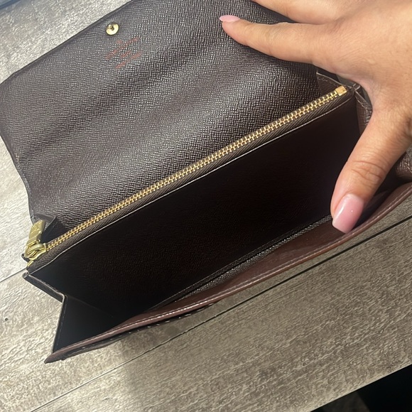 LOUIS VUITTON Damier Ebene Sarah Wallet - Picture 3 of 11